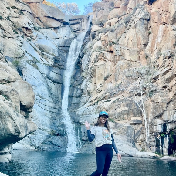 Hi! Welcome to my closet! I am Aileen ❤️ - Picture 10 of 16